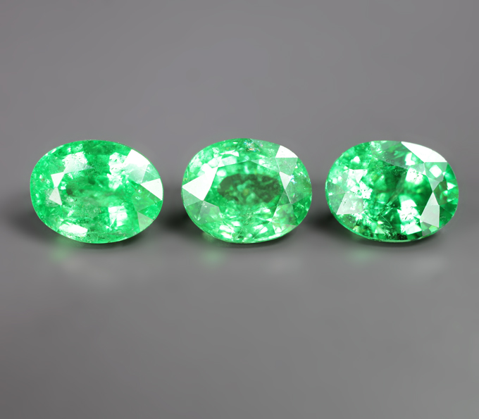 Редкий набор из 3 «неоновых» цаворитов 3,62 карата