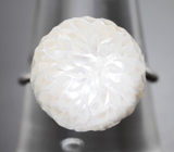 Золотое кольцо с крупной резной белоснежной морской жемчужиной Edison 17,45 карата и цирконами