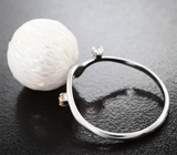 Золотое кольцо с крупной резной белоснежной морской жемчужиной Edison 17,45 карата и цирконами