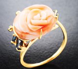 Золотое кольцо с крупным резным solid кораллом 9,6 карата, синими шпинелями и бриллиантами Золото