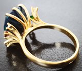 Золотое кольцо с ограненным черным опалом 3,8 карата, цаворитом, красным сапфиром и бриллиантами Золото