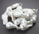 Массивный набор из 14 крупных кремово-белых морских жемчужин барокко на нити 492,6 карата
