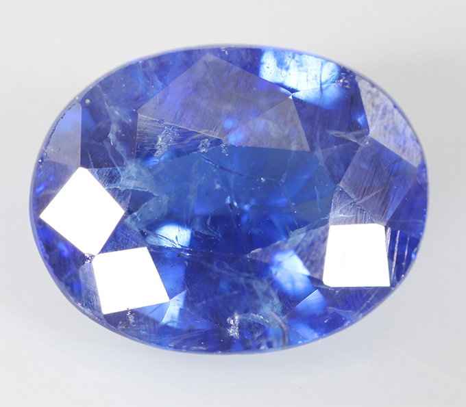 Васильковый кианит 3,97 карата