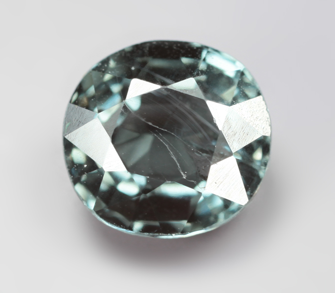 Редкий цвет! Синевато-зеленая шпинель 1,88 карата