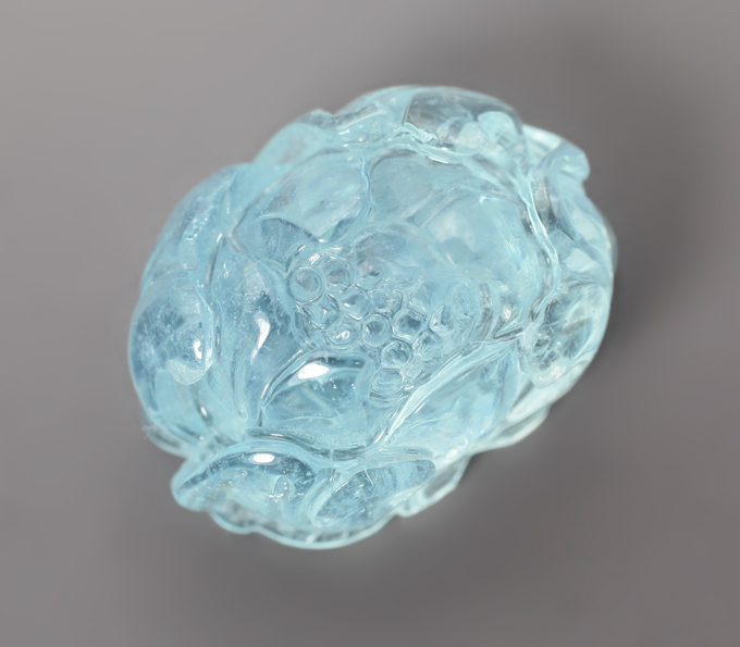 Крупный резной аквамарин 18,02 карата