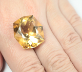 Чистейший крупный цитрин авторской огранки 31,84 карата 