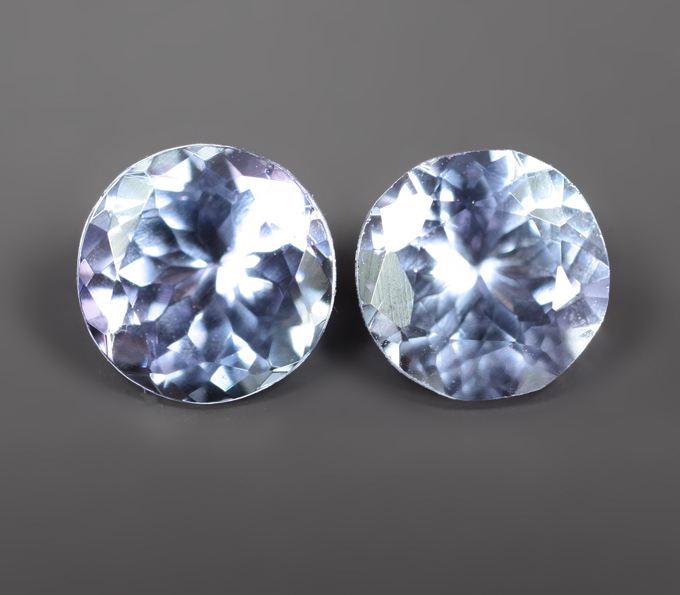 Пара полихромных цоизитов высокой чистоты 1,85 карата