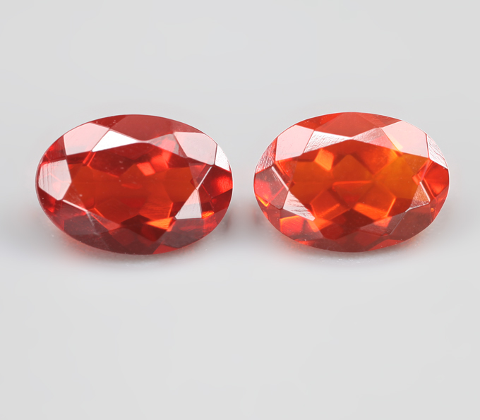 Пара мексиканских ограненных «огненных» опалов 1,24 карата