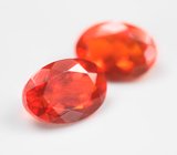 Пара мексиканских ограненных «огненных» опалов 1,24 карата