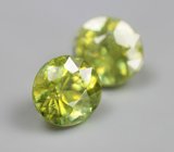 Пара желтовато-зеленых сфенов 2,43 карата