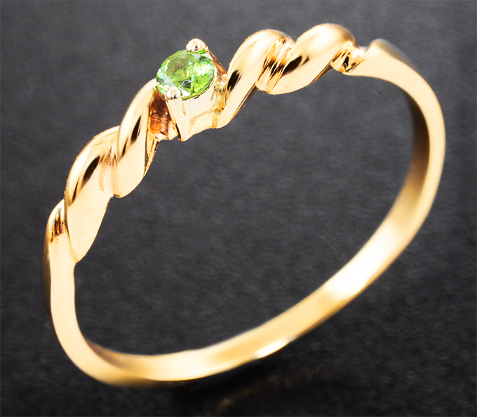 Золотое кольцо с ярким уральским демантоидом гранатом 0,07 карата