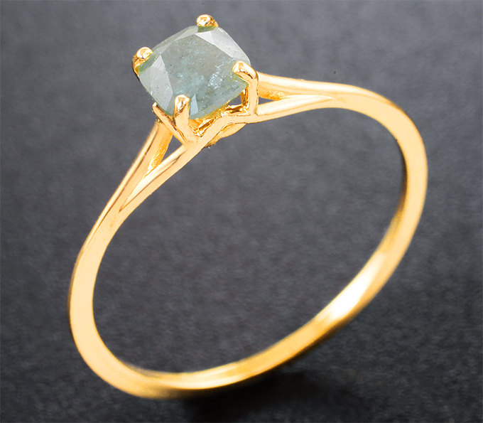 Золотое кольцо с уральским александритом 0,7 карата