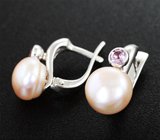 Золотые серьги с оранжево-розовым морским жемчугом 6,04 карата и турмалинами