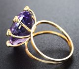 Золотое кольцо с чистейшим аметистом авторской огранки 12,91 карата, цаворитами гранатами и сапфирами