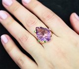 Золотое кольцо с чистейшим аметистом авторской огранки 12,91 карата, цаворитами гранатами и сапфирами