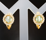 Золотые серьги с редкими хризобериллами 2,94 карата и бесцветными цирконами