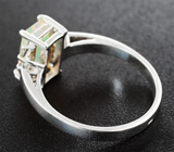 Кольцо c ограненным эфиопским опалом 1,17 карата и зелеными сапфирами Серебро 925