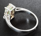 Кольцо c ограненным эфиопским опалом 1,17 карата и зелеными сапфирами