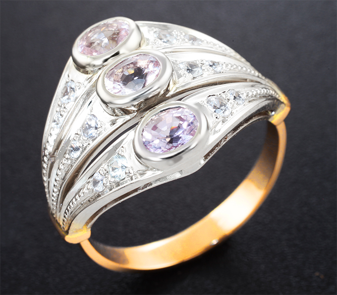 Кольцо с розовыми 1,02 карата и бесцветными сапфирами