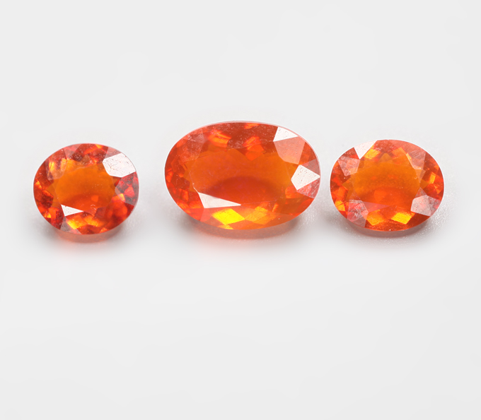 Набор из 3 мексиканских ограненных «огненных» опалов высокой чистоты 4,6 карата
