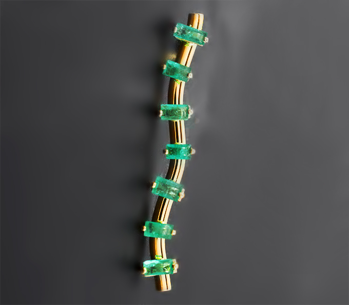 Стильный золотой кулон с яркими уральскими изумрудами 1,17 карата