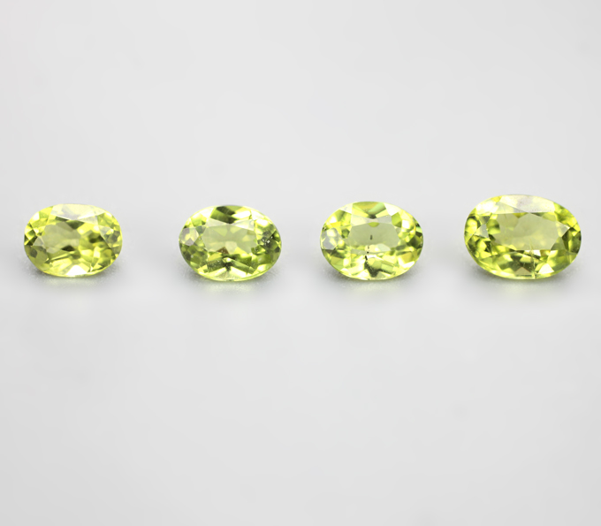 Набор из 4 перидотов 2,77 карата