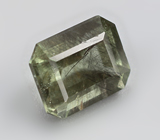 Перидот с включениями рутила 1,95 карата 