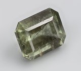 Перидот с включениями рутила 1,95 карата