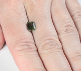 Перидот с включениями рутила 1,95 карата 