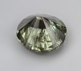 Перидот с включениями рутила 2,34 карата 