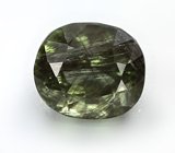 Перидот с включениями рутила 4,17 карата 