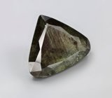 Перидот с включениями рутила 5,44 карата 