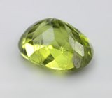 Перидот 5,78 карата 