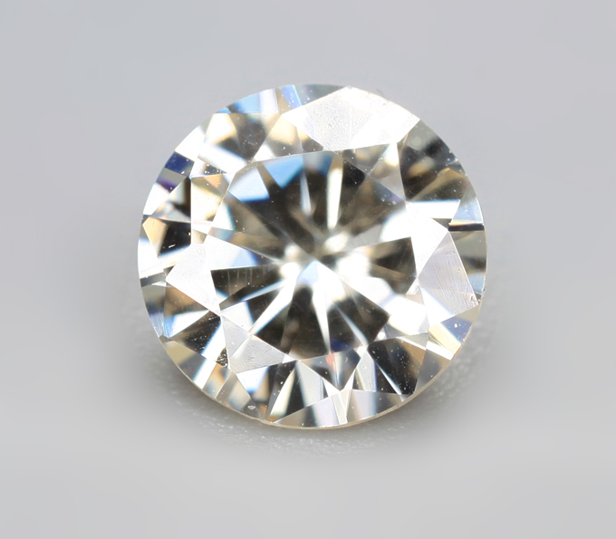 Пастельно-желтый муассанит 0,83 карата