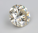 Пастельно-желтый муассанит 0,83 карата 