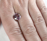 Крупный пурпурно-розовый муассанит 3,6 карата 