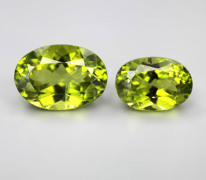 Пара насыщенных перидотов 7,56 карата