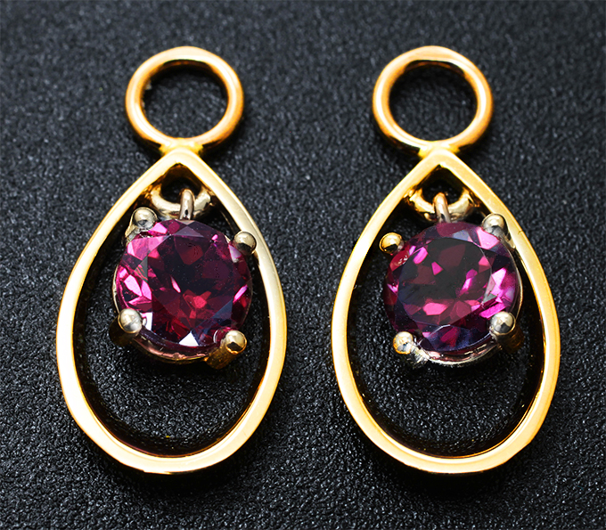 Золотые подвесы для серег с чистейшими родолитами 2,73 карата