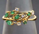 Золотое кольцо с яркими "неоновыми" уральскими изумрудами 0,2 карата и лейкосапфирами