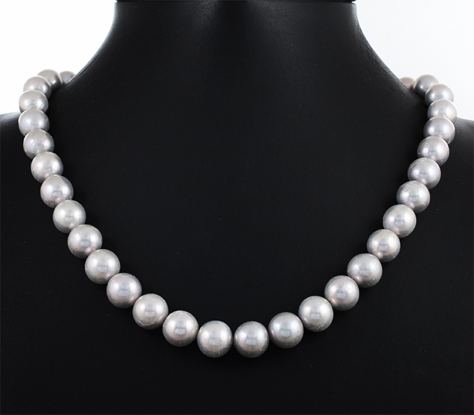 Массивное золотое колье с отборным крупным серебристым морским жемчугом барокко 348 карата