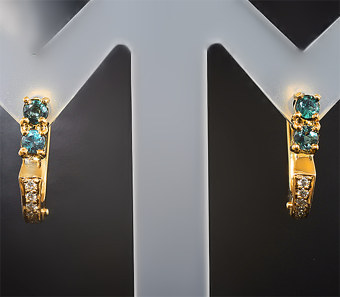 Золотые серьги с яркими насыщенными уральскими александритами 0,34 карата и бриллиантами