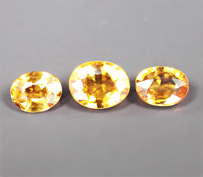 Набор из 3 желтых сапфиров 0,8 карата
