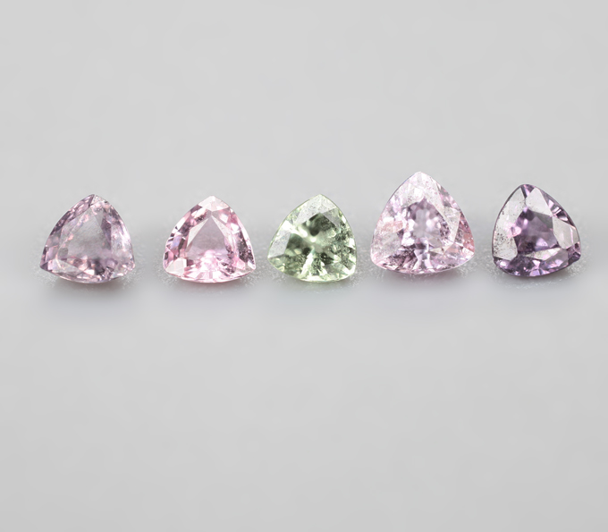 Набор из 5 разноцветных сапфиров 0,79 карата