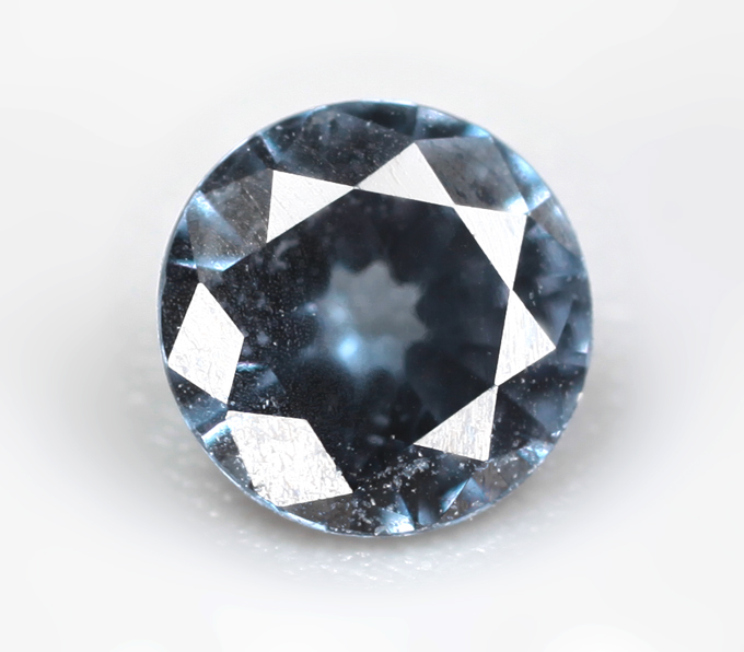 Редкий синий гранат с александритовым эффектом 0,17 карата