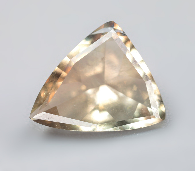 Орегонский солнечный камень авторской огранки 1,69 карата! Эффект Шиллера