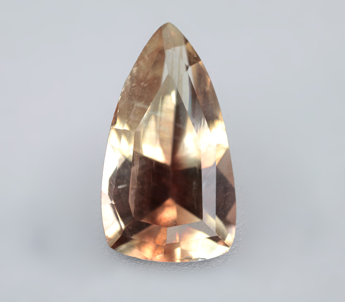 Орегонский солнечный камень авторской огранки 2,57 карата