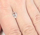 Бесцветный скаполит со сменой цвета 0,87 карата