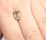 Желтый скаполит со сменой цвета 2,46 карата