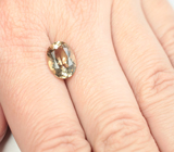 Желтый скаполит со сменой цвета 3,06 карата 