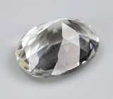 Бесцветный скаполит со сменой цвета 2,91 карата 